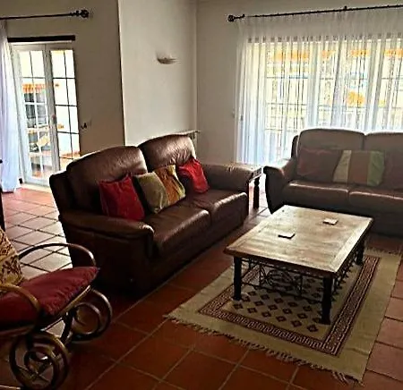Spacious In D'el Rey بيت ضيافة